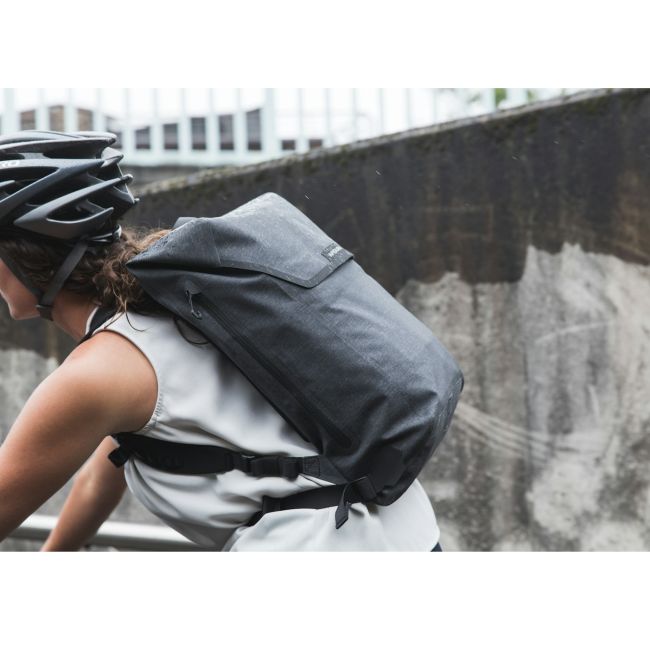 Apidura - rucsac sport urban City Backpack, capacitate 17 litri - gri închis