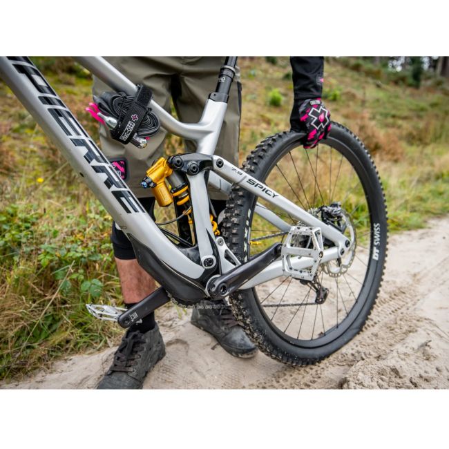 Muc-Off - banda transport accesorii bicicleta si geanta waterproof Utility Frame Strap plus Cargo Bag Bundle