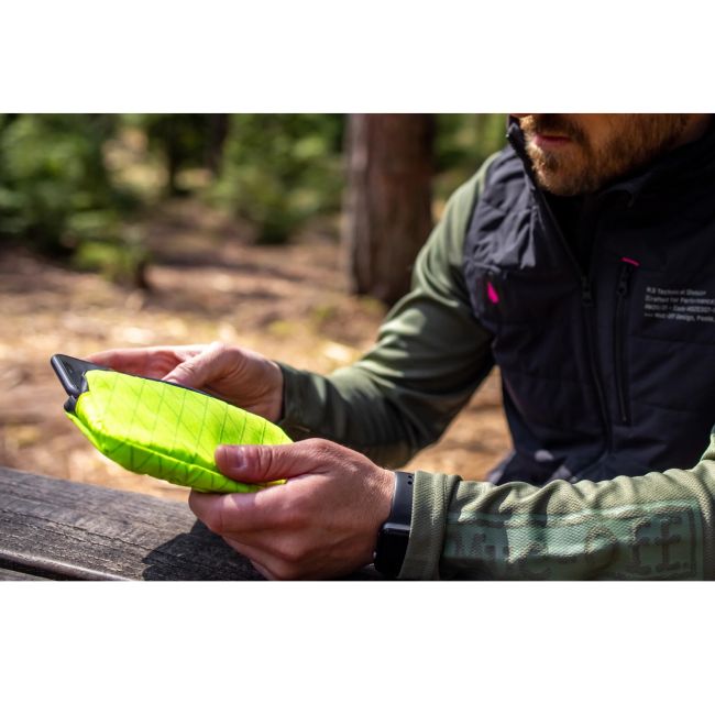 Muc-Off - borseta bicicleta Rainproof Essentials Case - verde lime hi vision