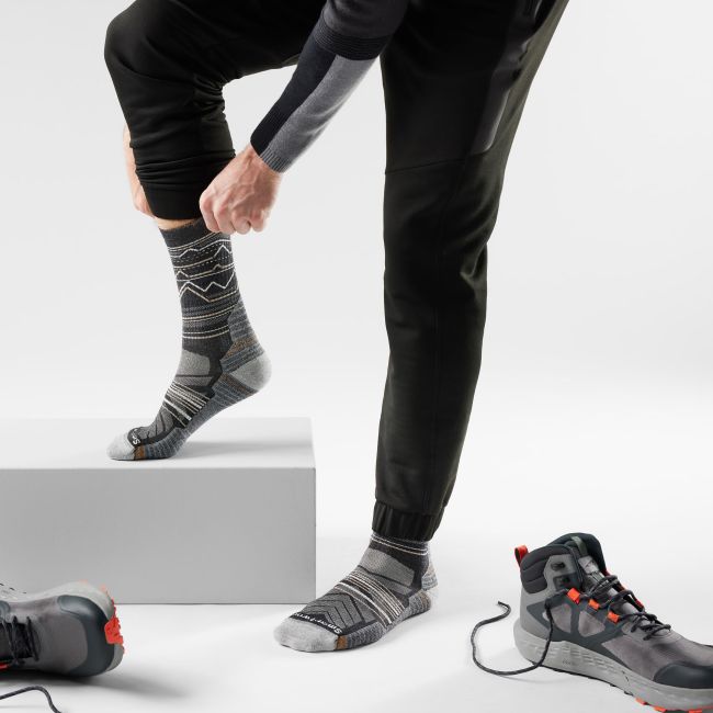 Șosete Merino hiking Smartwool Hike Mountain Range - gri Charcoal | Light Gray | Crew | Light Cushion