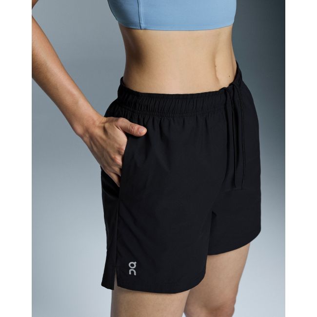 Pantaloni scurți On 5" Core Shorts W - negru | ușori pentru alergare