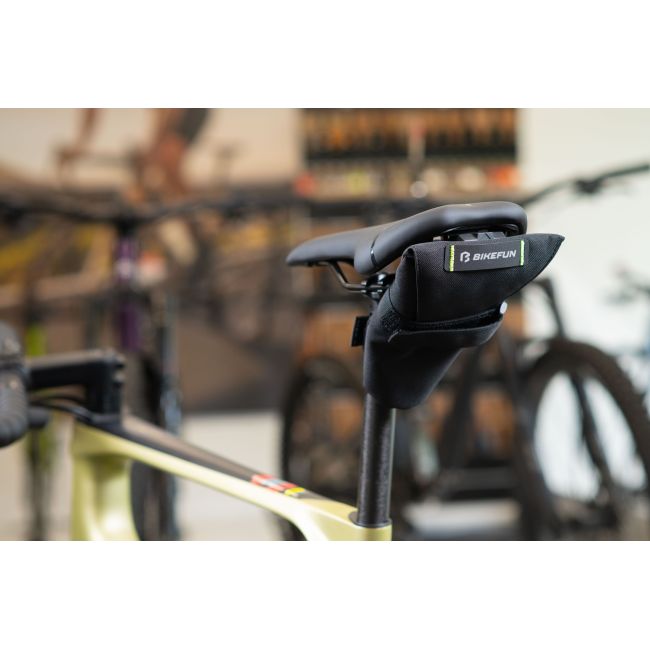 Geantă Bikefun Apex M pe șa