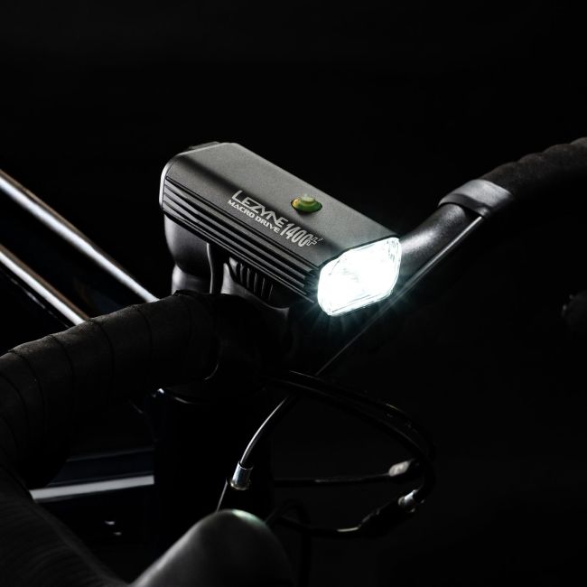 Lumina fata Lezyne Macro Drive 1400+ - negru