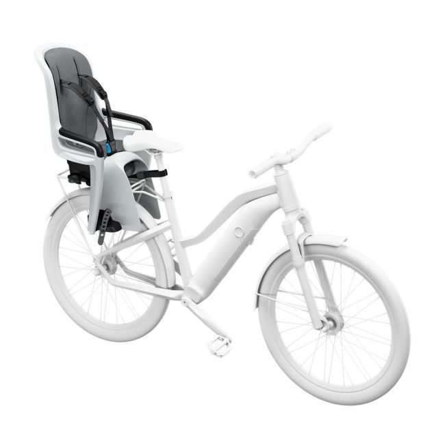 Scaun copil Thule Ridealong 2 spate gri deschis pe portbagaj rabatabil