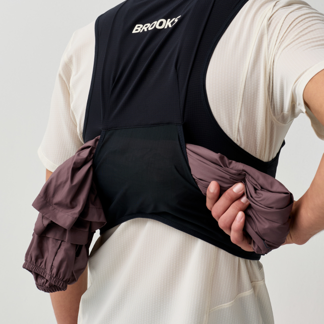 Brooks Cascadia Hydration Vest – Vestă de hidratare pentru alergare trail - Negru