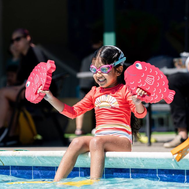 Finis - plutitoare invatat inot copii - Floatie Friends - pereche pentru maini - Pește-balon