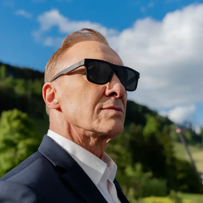 Ochelari de soare electrofotocromatici React Swiss No 7 - lentilă onyx, ramă neagră